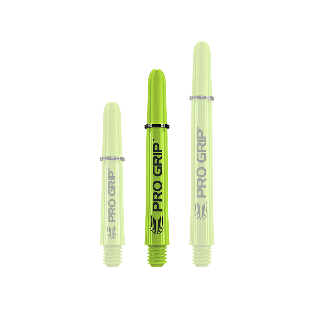 Auf dem Bild sind drei limegrüne Pro Grip Dartschäfte in unterschiedlichen Längen zu sehen. Sie stehen nebeneinander und tragen alle den Schriftzug "PRO GRIP".