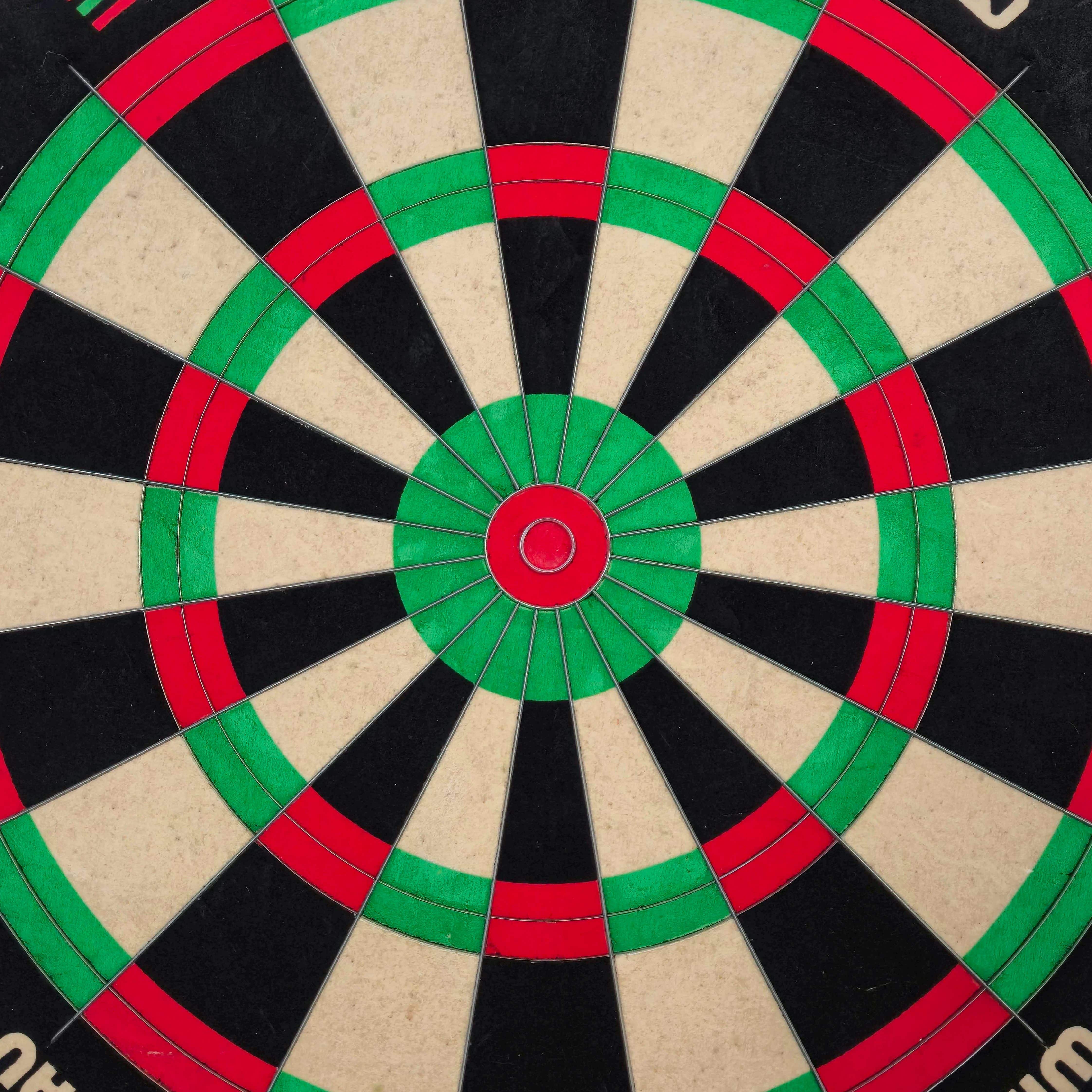 Bersaglio per freccette in acciaio equalizzatore Winmau Dieses Bild stellt das Winmau Equalizer Steeldartboard dar. Das Steeldartboard eignet sich für präzises Dartspielen.