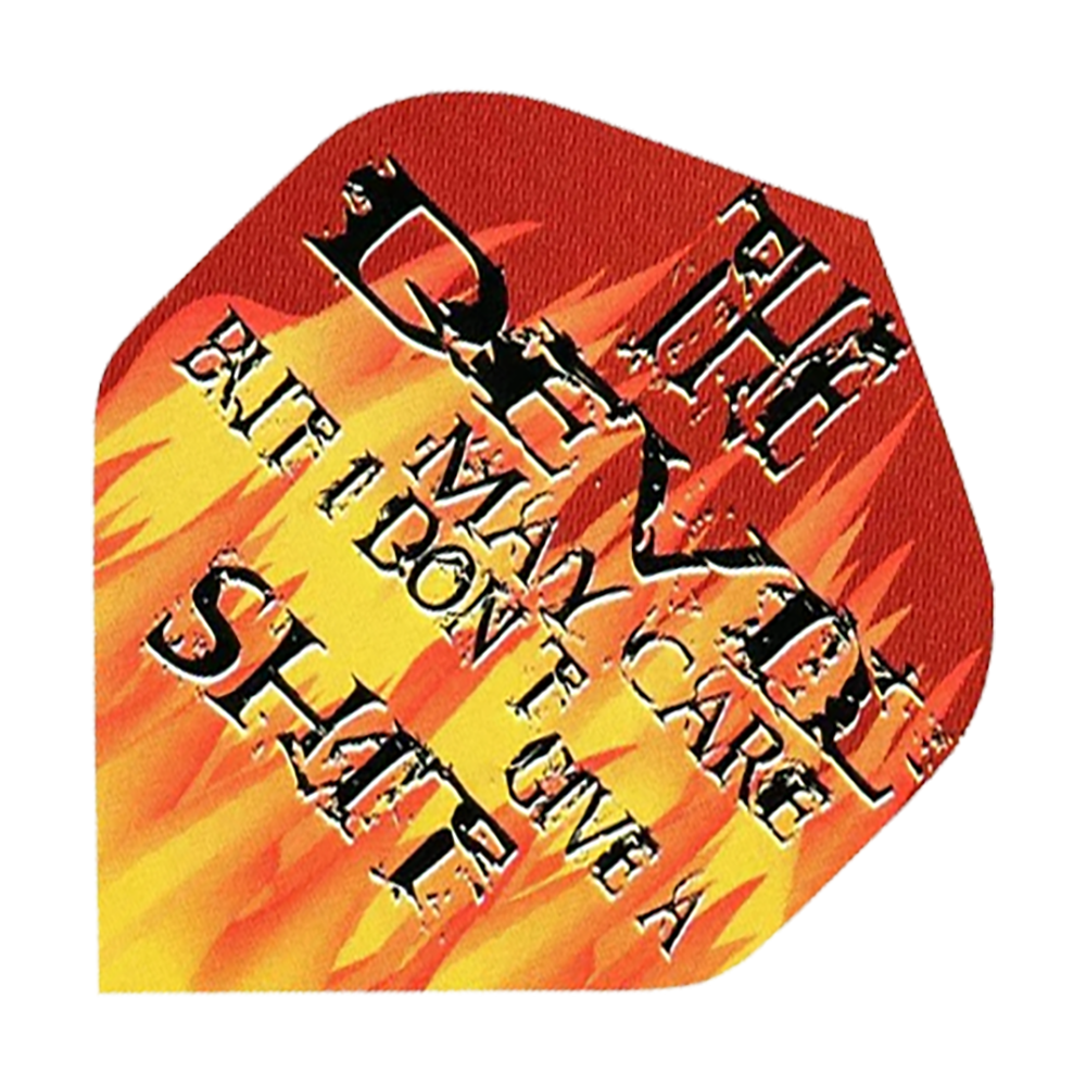 Voli di Pentathlon Il diavolo se ne frega Das Bild zeigt ein Dart-Flight mit Flammenmotiv und auffälligem Schriftzug. Auf dem Flight steht: "THE DEVIL MAY CARE BUT I DON'T GIVE A SHITE".