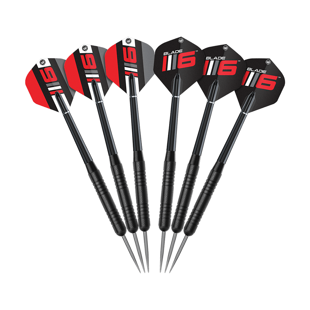 Winmau Blade 6 Triple Core Set con PDC Surround e 2 set di freccette Abgebildet ist das Winmau Blade 6 Triple Core Set mit PDC Surround und 2 Sets Darts. Das Set enthält eine professionelle Dartscheibe mit Umrandung und zwei Dart-Sets.