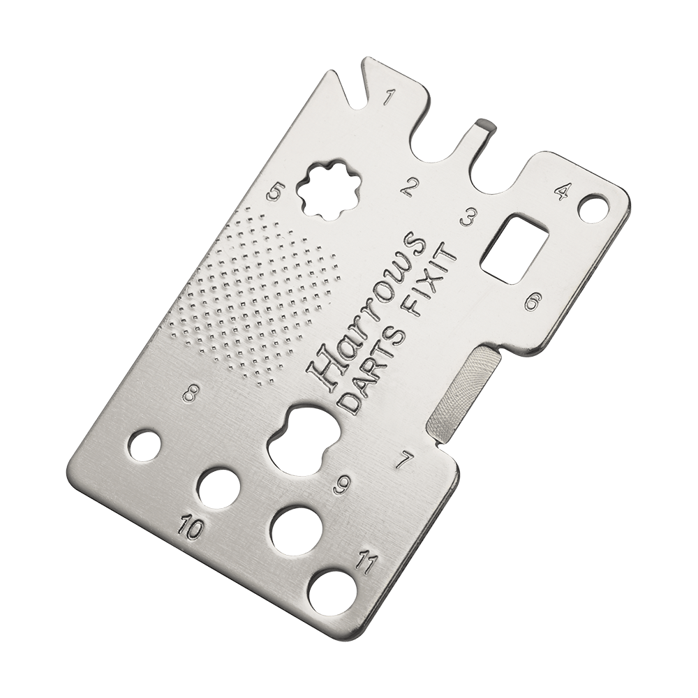 605_Harrows_Darts_Fixit_Tool_1 Das Bild zeigt das Produkt "Harrows Darts Fixit Tool". Es ist ein kleines, multifunktionales Werkzeug aus Metall zum Reparieren und Anpassen von Darts.