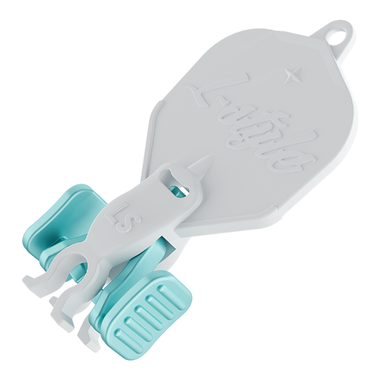 Strumento per la rimozione dell'albero di trasmissione Key-2 del sistema L-Style L-System Hier ist das L-Style L-System Key-2 Flight Shaft Remover Tool abgebildet. Das Werkzeug wird verwendet, um Flights und Shafts bei Darts zu entfernen.