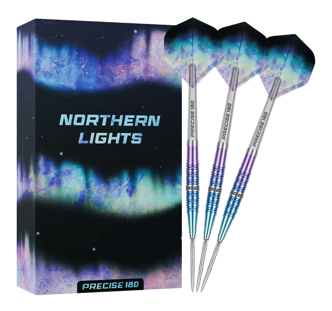 Freccette in acciaio Precise 180 Northern Lights Hier sind die Precise 180 Northern Lights Steeldarts vollständig zu sehen. Die Darts liegen nebeneinander und zeigen ihre detailreiche Gestaltung.