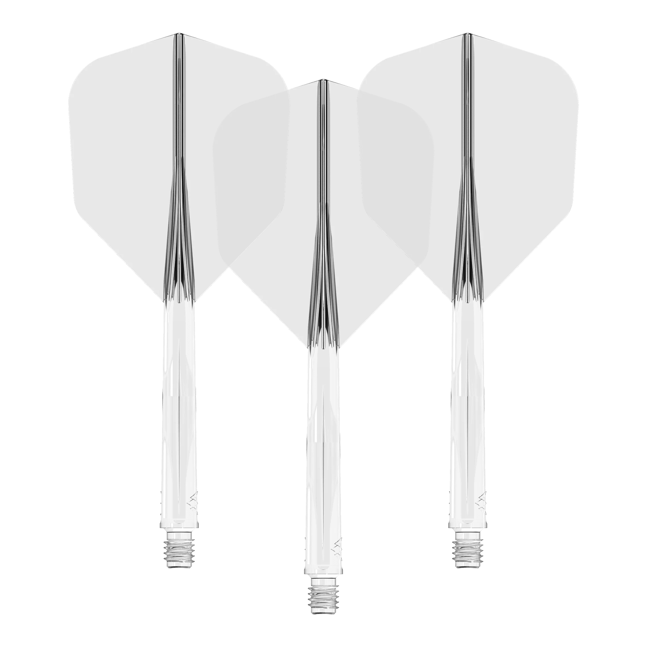 Das Bild zeigt drei durchsichtige Dart-Flights mit Schaften. Sie sind nebeneinander angeordnet und weisen eine klare, transparente Optik auf.