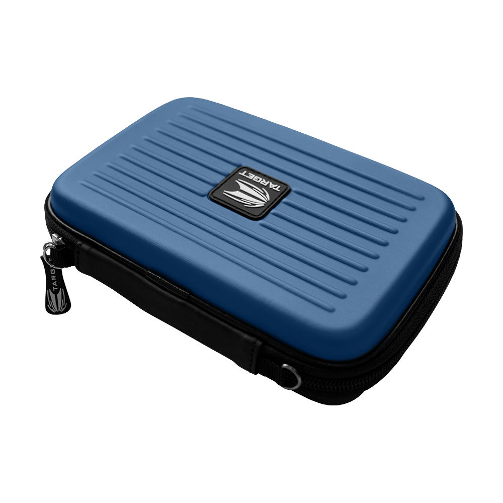 125829_Target_Takoma_XL_Dartwallet_Blau_2 Das Bild zeigt das Produkt 'Target Takoma XL Dartwallet'. Es handelt sich um ein blaues Etui mit Reißverschluss und dem Target-Logo auf der Oberseite.