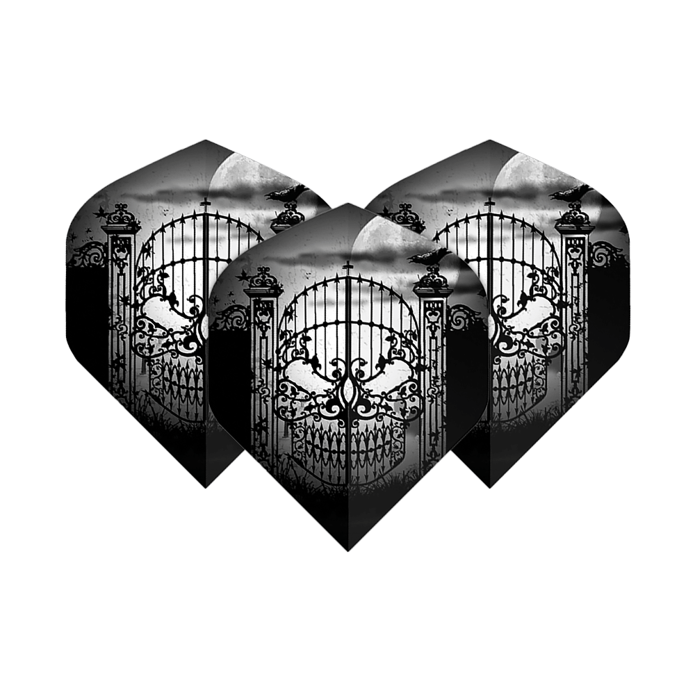 Alchemy Abbandona ogni speranza No2 Voli standard Das Bild zeigt drei schwarze Dart-Flights mit einem detailreichen, gotischen Tor-Design in Form eines Totenschädels. Im Hintergrund sind ein Vollmond und fliegende Raben zu sehen.