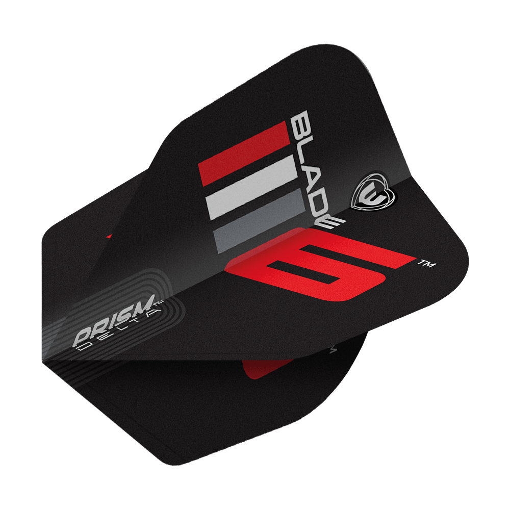 Voli Winmau Prism Delta Blade 6 No6 Das Bild zeigt ein schwarzes Dart Flight mit der Aufschrift „Blade 6“ in Rot und Weiß. Es handelt sich um das Produkt „Winmau Prism Delta Blade 6 No6 Flights“.