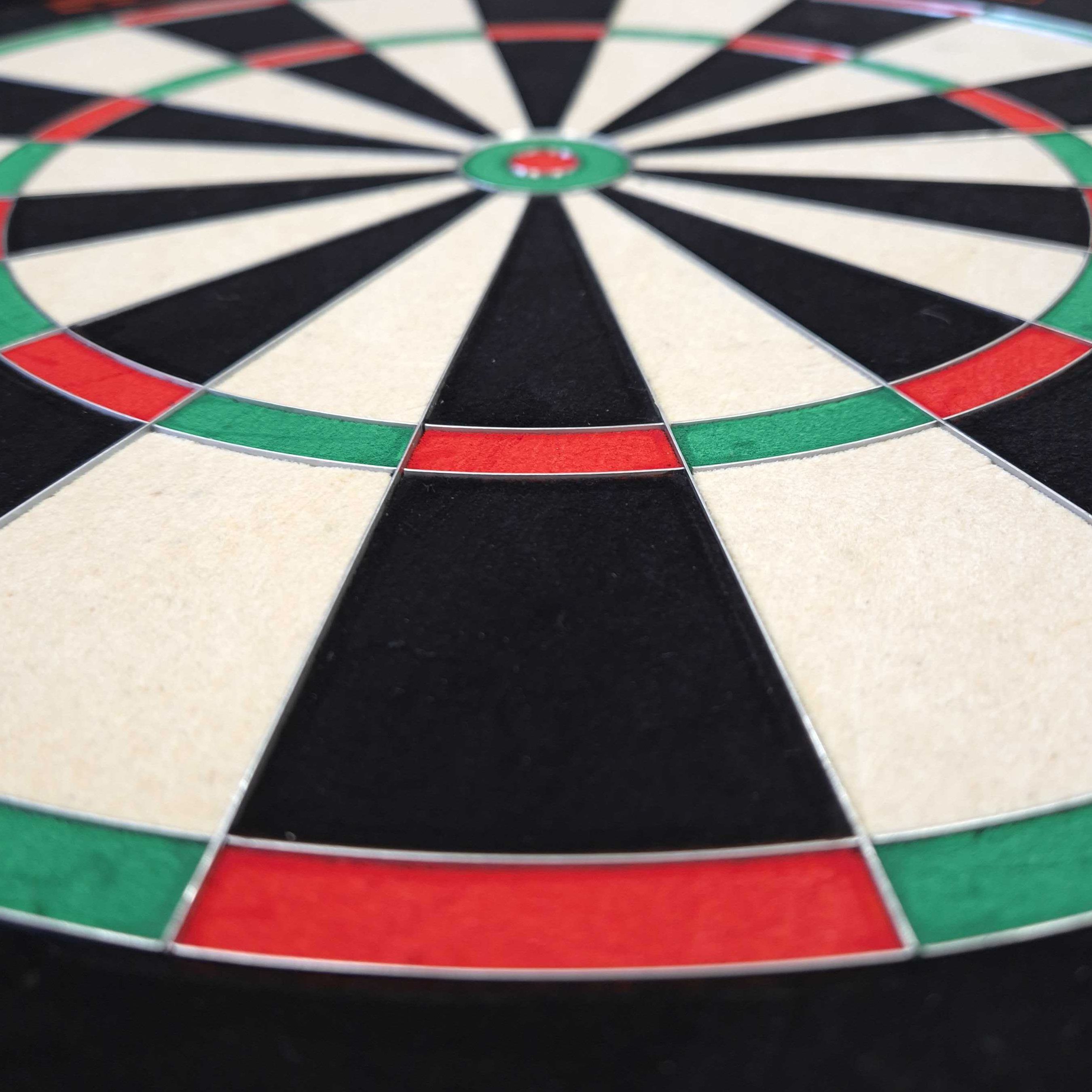 Target per freccette in acciaio Target TOR Das Bild zeigt ein Target TOR Steeldartboard frontal. Alle Spielfelder sind zu erkennen.
