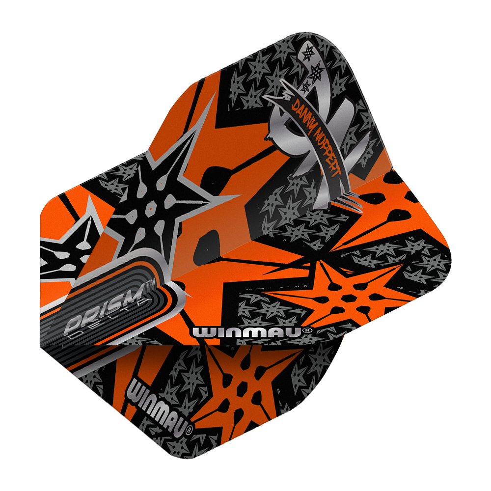Voli standard Winmau Prism Delta Danny Noppert Orange Signature No2 Das Bild zeigt ein Winmau Prism Delta Danny Noppert Orange Signature No2 Standard Flight. Das Flight hat ein auffälliges Design in Orange mit schwarzen und silbernen Sternen und dem Namen "Danny Noppert".