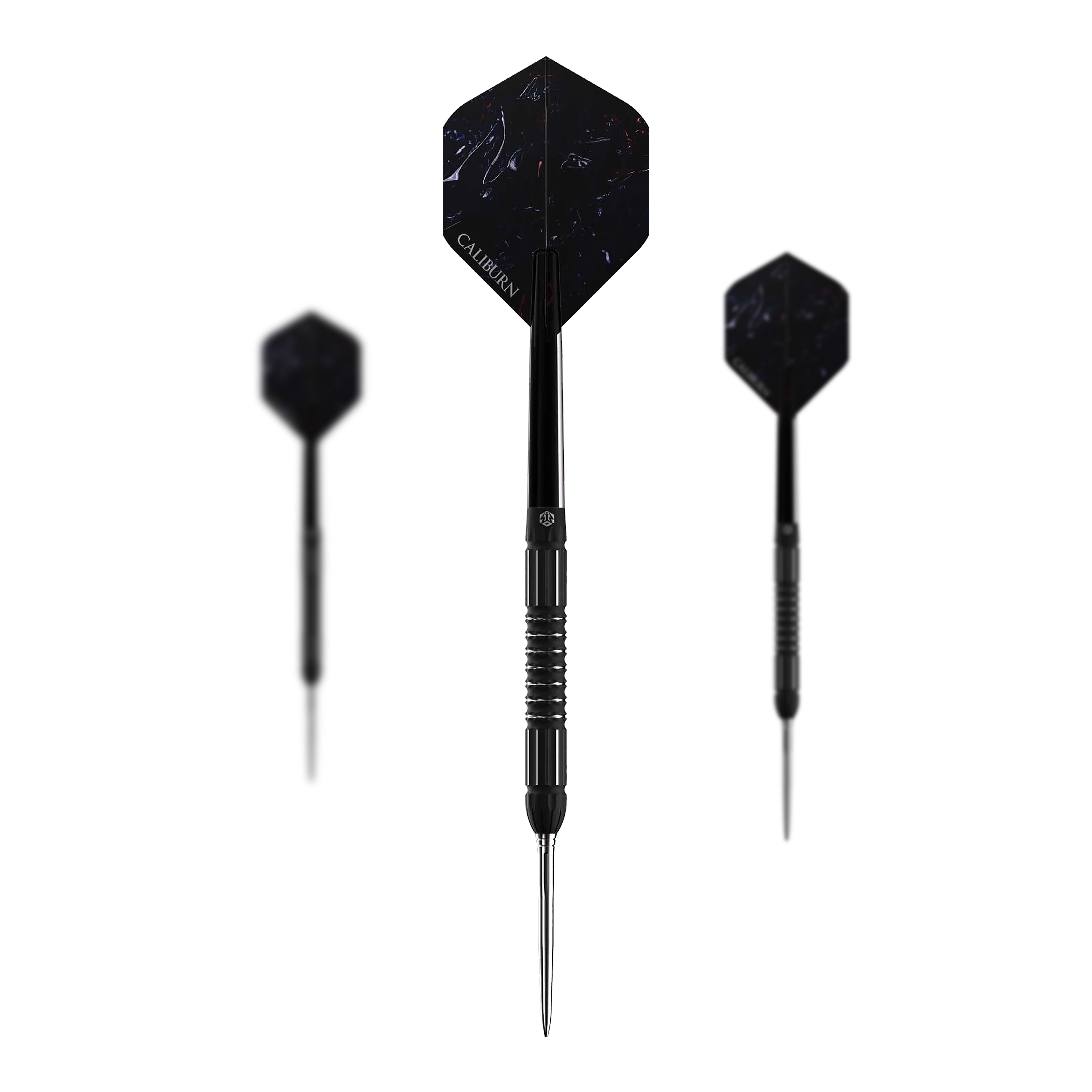 Freccette in acciaio Caliburn Sword S2 Das Bild zeigt drei schwarze Steeldarts des Produkts „Caliburn Sword S2 Steeldarts“. In der Mitte ist ein Dartpfeil von vorne zu sehen, links und rechts sind sie von der Seite dargestellt.