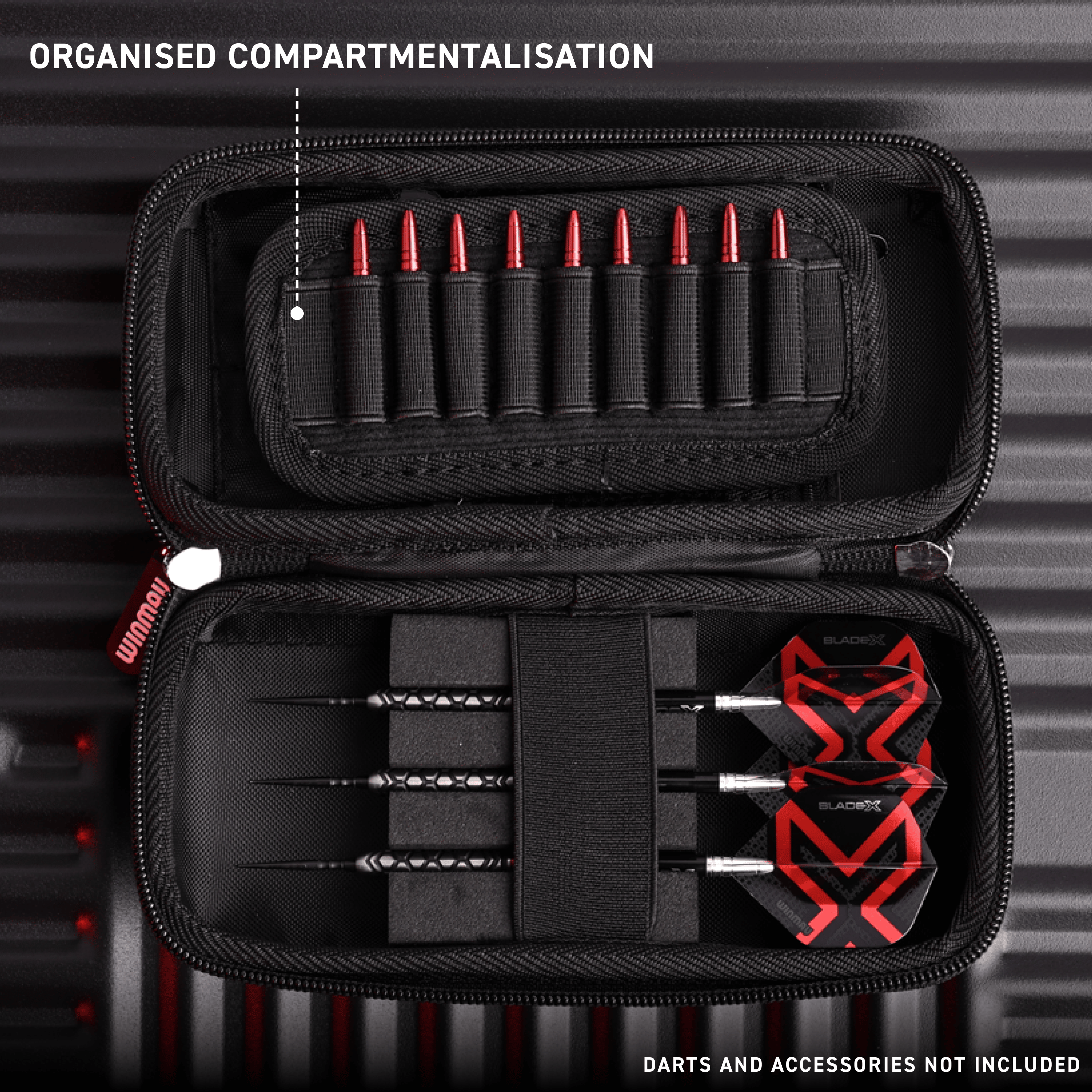 Portafoglio per freccette Winmau Blade X Armor G1 Auf diesem Bild ist der Artikel 8534_Winmau_Blade_X_Armor_G1_Dartwallet_W2 zu sehen. Es gehört wahrscheinlich zu Dart-Equipment.