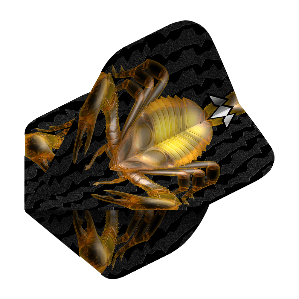 Missione Solo Scorpion No2 Voli Standard Das Bild zeigt ein schwarzes Dartflugblatt mit einem goldenen Skorpion-Design in der Mitte. Im Hintergrund sind wellenförmige Muster zu sehen.