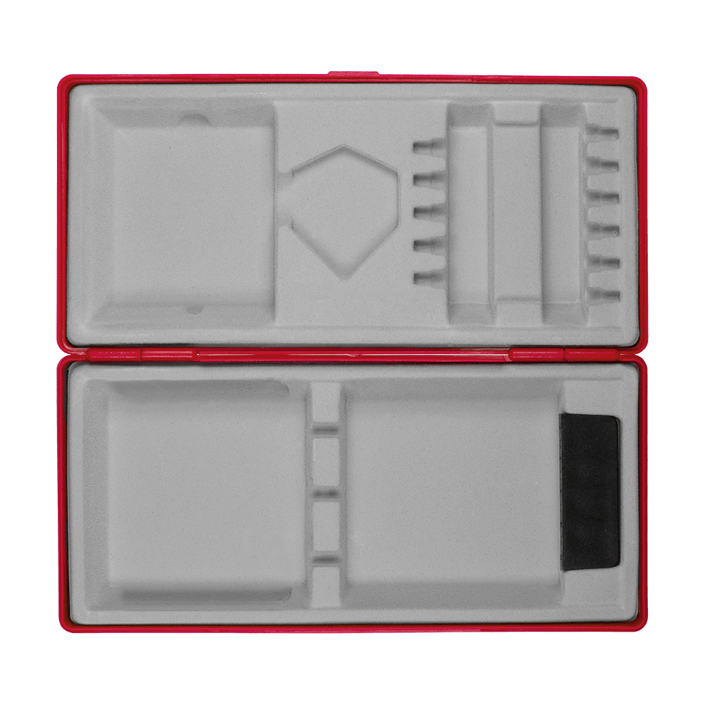 702-rot_ABS_Box_Rot_3 Das Bild zeigt eine offene Schachtel mit geformten Fächern aus grauem Material. Der Rand der Schachtel ist rot und die Fächer sind für verschiedene Gegenstände vorgesehen.