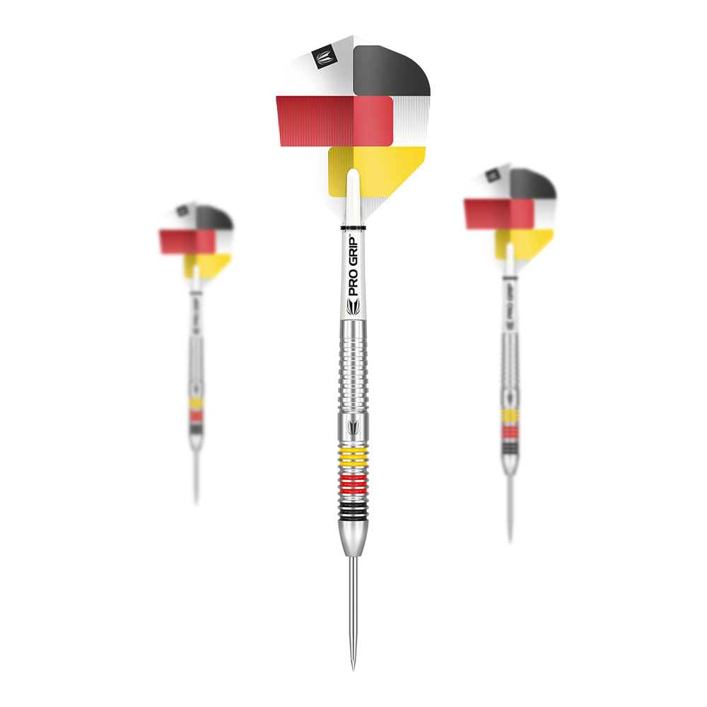 Bersaglio Gabriel Clemens 80% dardi d'acciaio Das Bild zeigt drei Steeldarts der Marke "Target Gabriel Clemens 80%". Die Flights sind mit den Farben der deutschen Flagge gestaltet und die Barrels haben farbige Ringe.