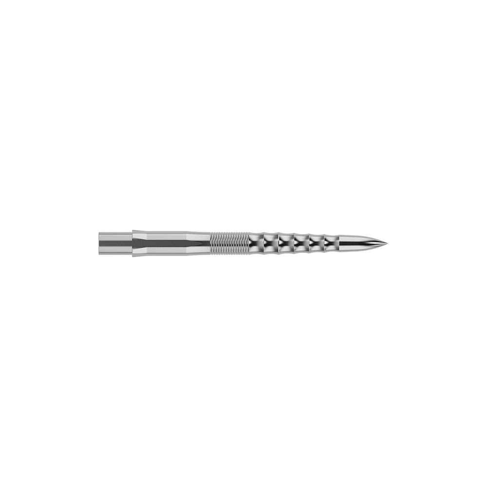 Punte per freccette Mission Caliburn EVO - Ripple - Argento Auf dem Bild ist eine silberne Steeldartspitze mit feinen Rillen und einem speziellen Riffel-Design zu sehen. Sie ist lang und schmal und wirkt sehr präzise verarbeitet.
