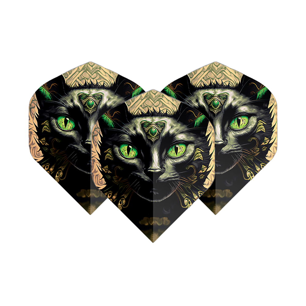 Voli Pentathlon Cat Das Bild zeigt drei Dart-Flights mit einem kunstvollen Katzengesicht und leuchtend grünen Augen. Die Flights heißen "Pentathlon Katze No2 Standard Flights".