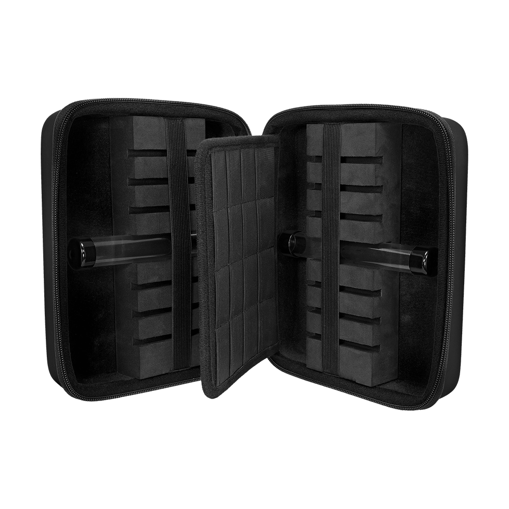 Portafoglio Mission Luxor Dart Das Bild präsentiert ein elegantes Dart-Wallet in Schwarz aus der Mission Luxor Serie. Es wird von der Seite gezeigt.