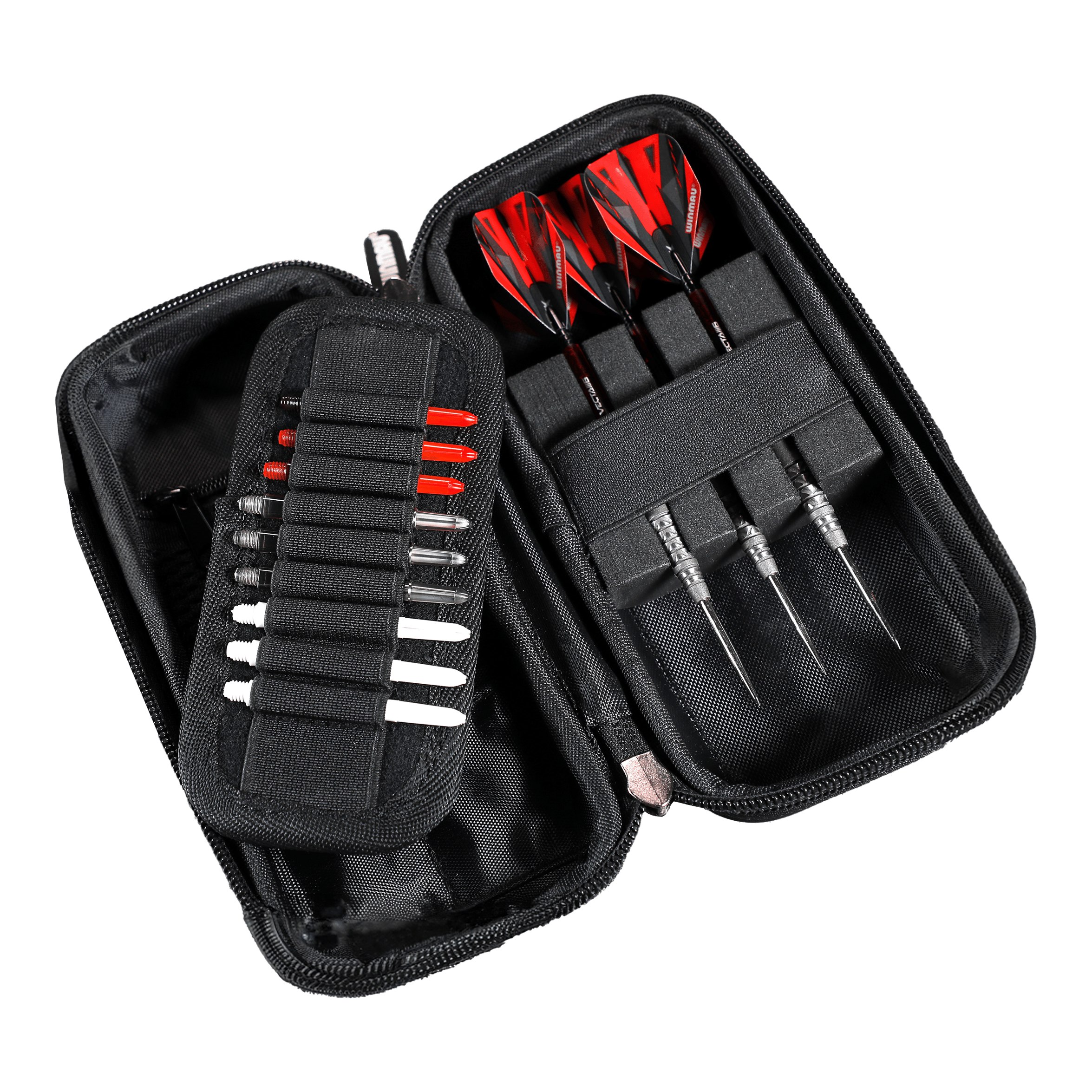 Portafoglio per freccette Winmau Armor G1 Das Bild zeigt ein offenes Dart-Etui mit drei zusammengebauten Darts und mehreren Ersatzteilen. Die Darts haben rote und schwarze Flights und das Etui ist schwarz.