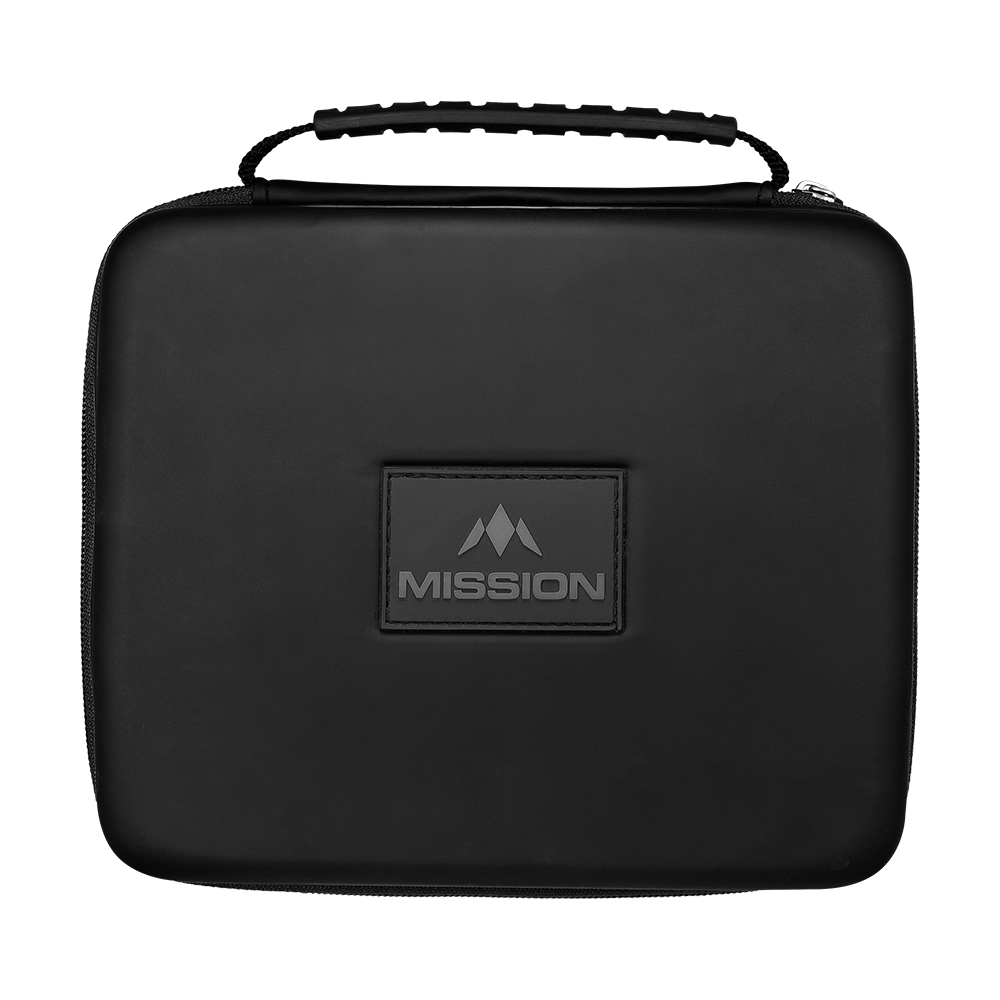 Portafoglio Mission Luxor Dart Das Bild zeigt ein schwarzes Dart-Wallet, geöffnet, mit Fächern für Zubehör. Dieses Modell ist als Mission Luxor bekannt.