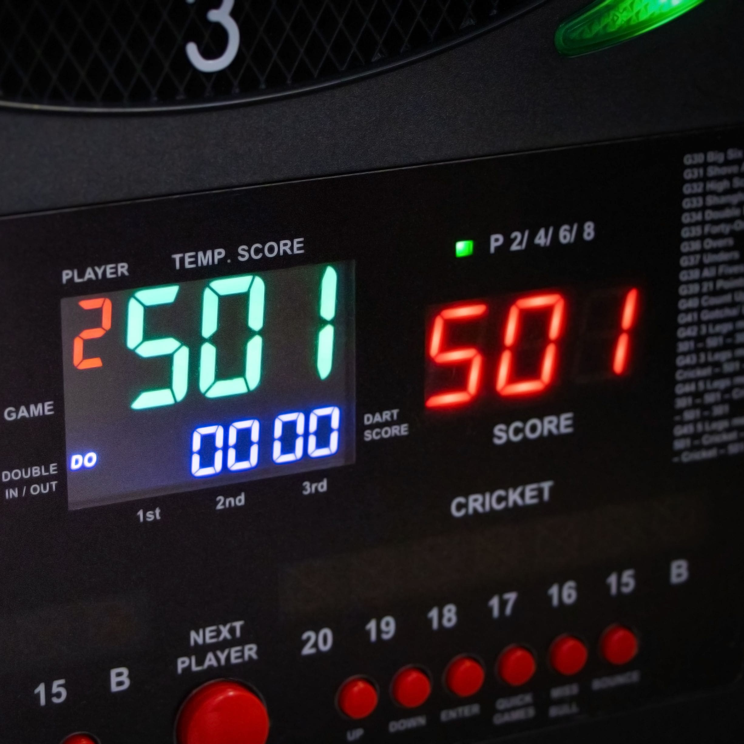 Bersaglio elettronico Bulls NL Universum Pro Light - Blu Rosso Abgebildet ist das Bulls NL Universum Pro Light Elektronisches Dartboard - Blau Rot. Es wird häufig für elektronische Dartspiele verwendet.