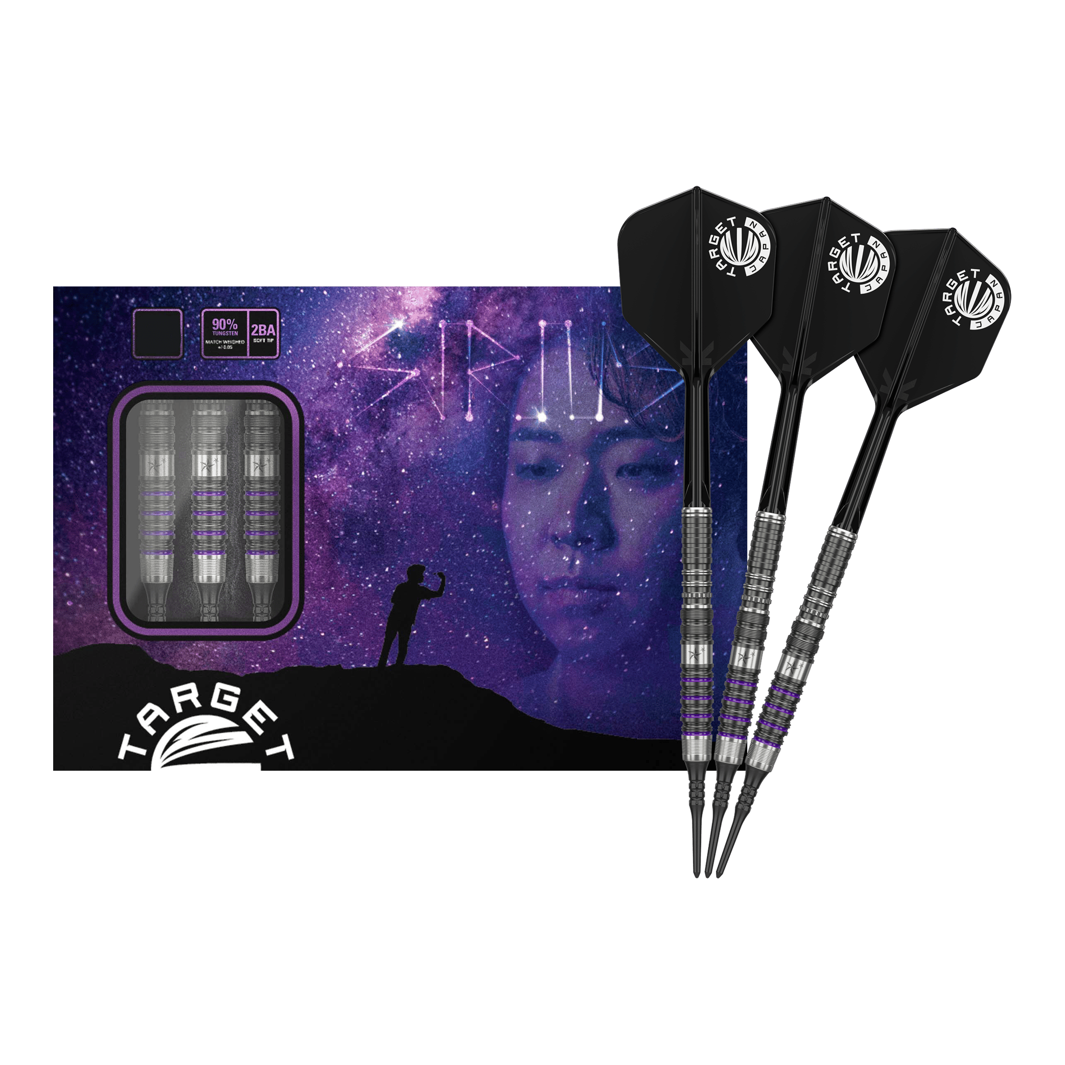 Target Japan Prime Series Yuta Hayashi Sirius GEN3 MAX Freccette morbide - 21,5 g Das Bild zeigt die "Target Japan Prime Series Yuta Hayashi Sirius GEN3 MAX Softdarts - 21,5g" vor einer Verpackung mit einem Weltraum-Motiv. Drei Darts sind neben der Box zu sehen, die schwarze Flights und ein silber-lila Design haben.