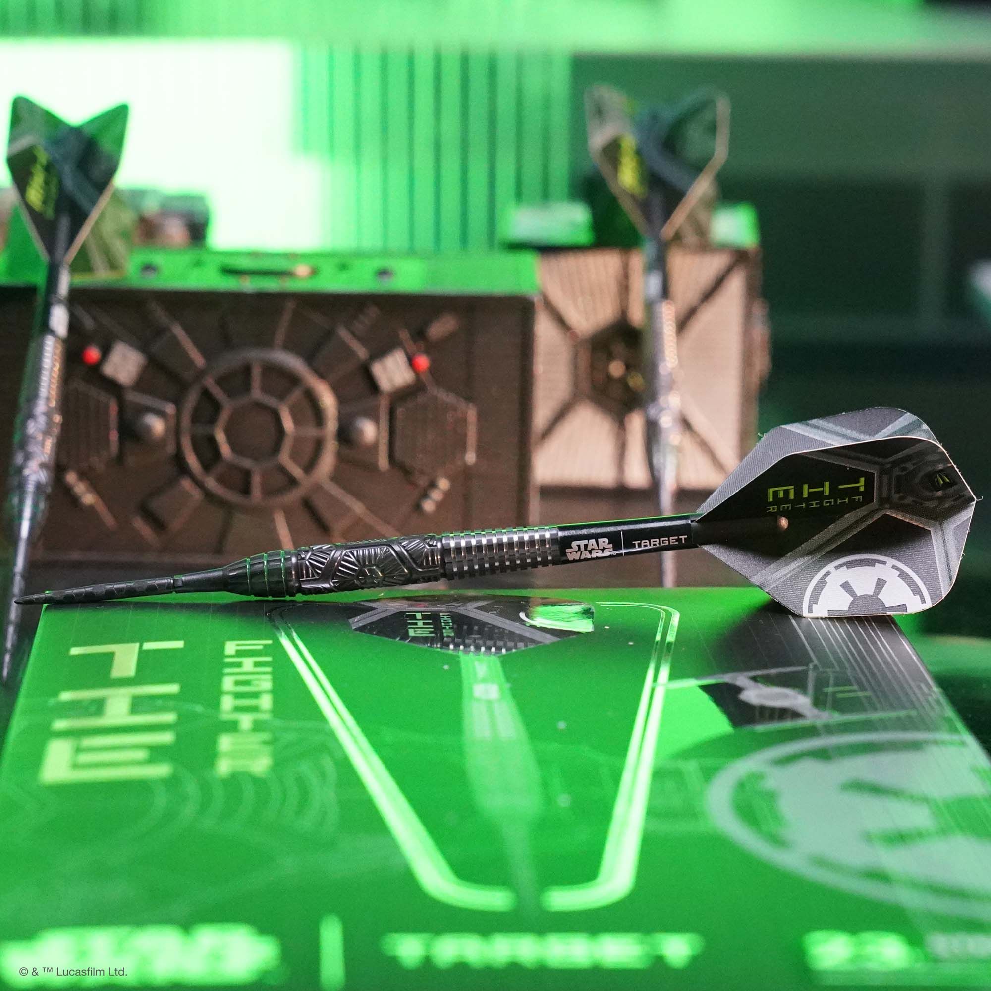 Freccette in acciaio con punta svizzera Target Star Wars Tie Fighter Target Star Wars Tie Fighter Swiss Point Steeldarts wird abgebildet. Das Produkt ist eine spezielle Steeldart-Edition mit Star Wars Design.
