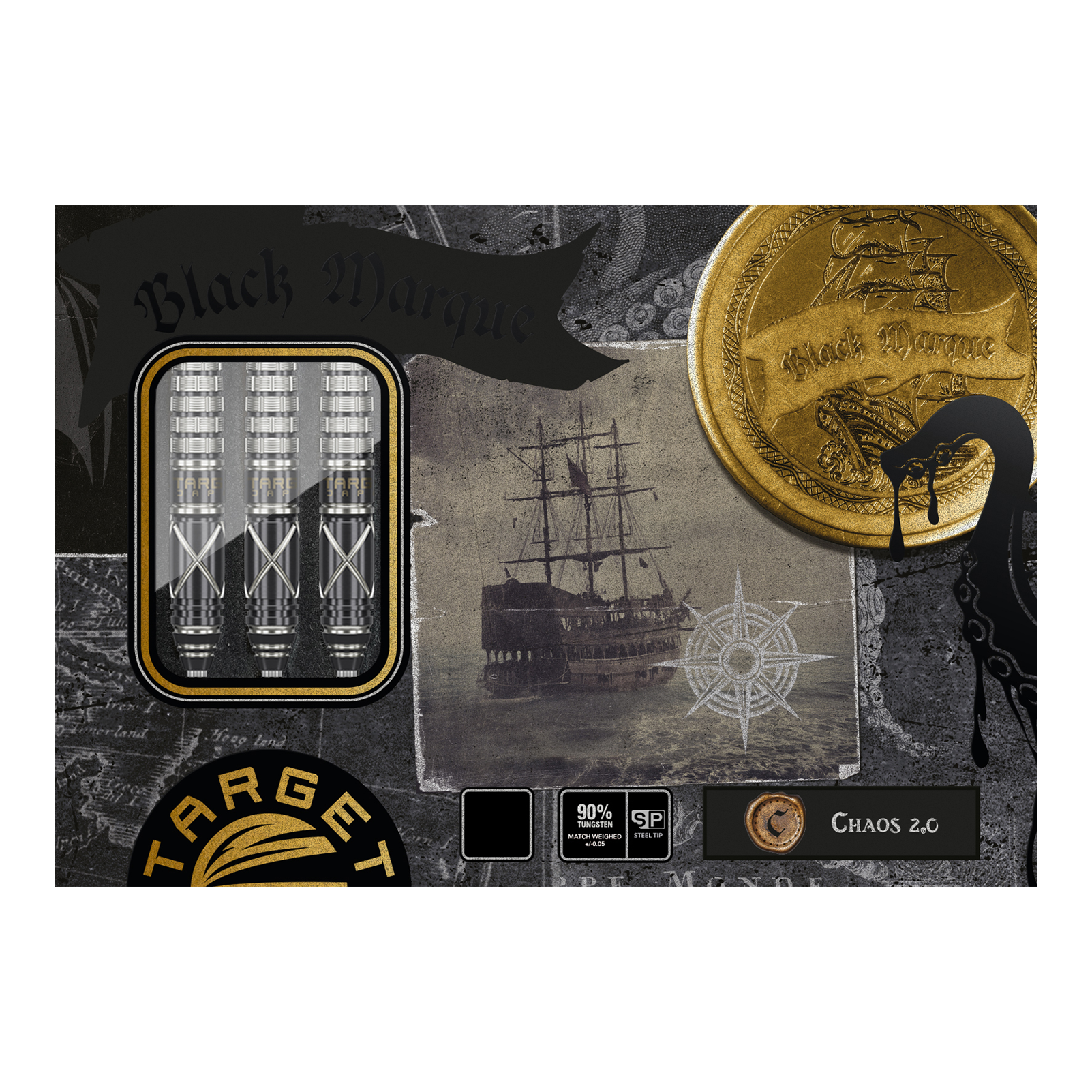 Freccette in acciaio Target Japan Black Marque Chaos 2 SP Die Abbildung zeigt das Produkt "Target Japan Black Marque Chaos 2 SP Steeldarts" in einer aufwendig gestalteten Verpackung. Auf der Verpackung sind drei Steeldarts, ein Segelschiff und goldene Münzen abgebildet.
