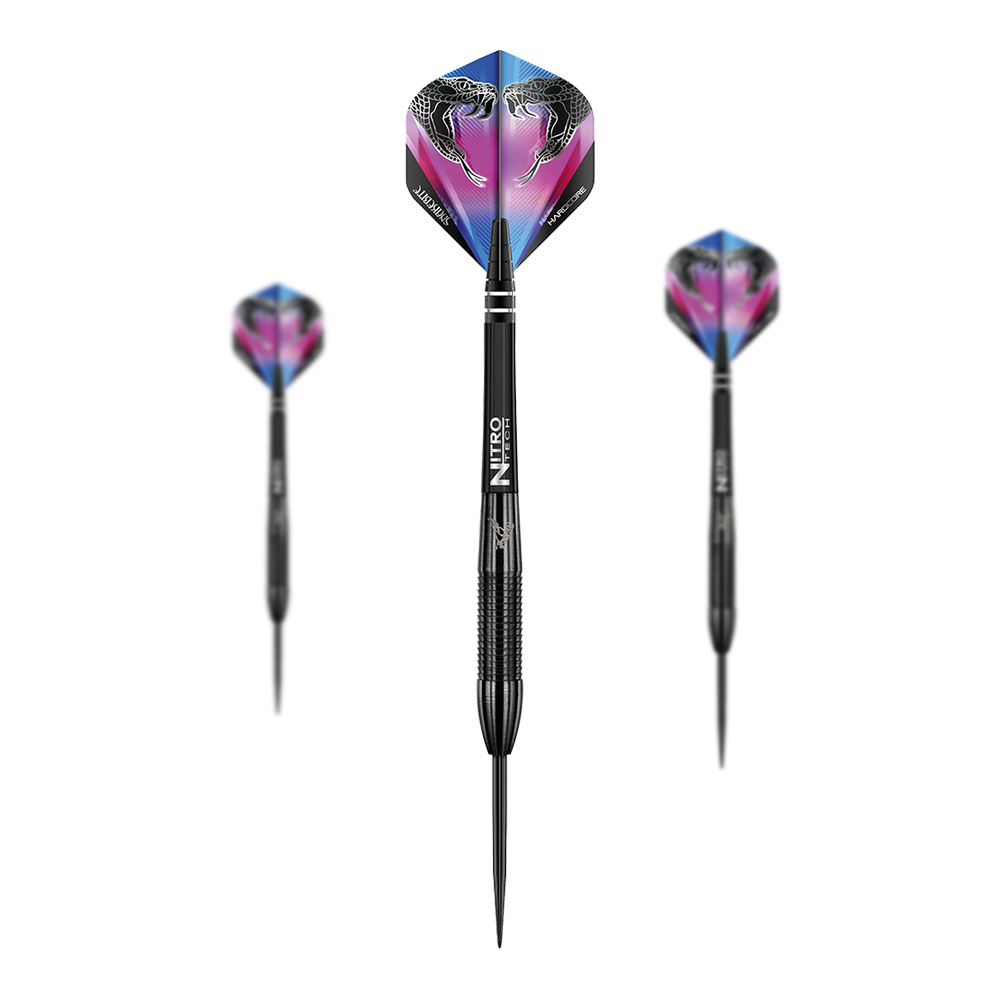Red Dragon Peter Wright Snakebite 3 freccette d'acciaio nere Auf dem Bild sind drei schwarze Steeldarts der Marke "Red Dragon Peter Wright Snakebite 3" zu sehen. Die Flights zeigen ein buntes Design mit zwei Schlangenköpfen.