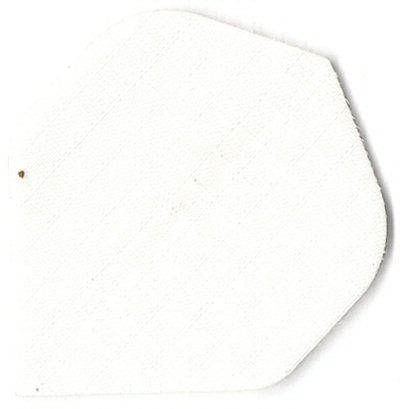 n7 Das Bild zeigt ein weißes Nylon-Stoff Flight in einer nahezu fünfeckigen Form. Das Material wirkt leicht strukturiert und ist für den Einsatz bei Darts geeignet.
