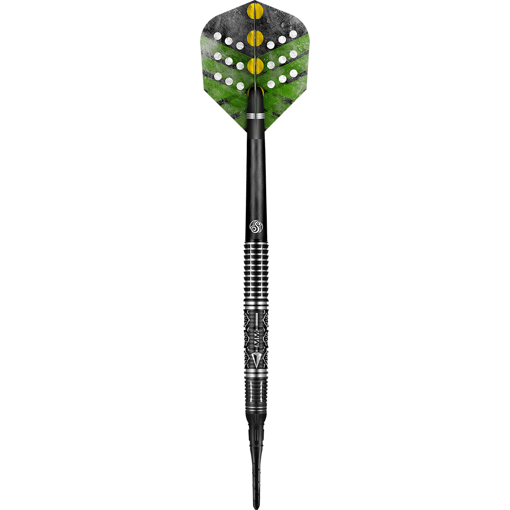 66760_Shot_Devon_Petersen_The_Courage_Softdarts_10tfErA0fqx2Sh Das Bild zeigt einen Softdart der Marke Shot, Modell "Devon Petersen The Courage". Der Dart hat ein schwarzes Barrel mit silbernen Ringen und Flights in grün, schwarz und weiß mit gelben Punkten.