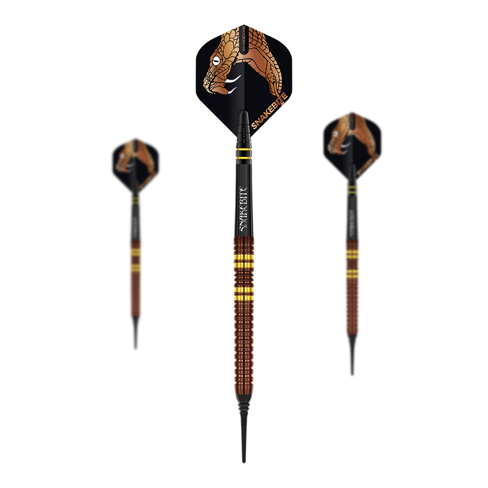 Freccette morbide Red Dragon Peter Wright Copper Fusion - 20 g Das Bild zeigt drei Softdarts des Modells „Red Dragon Peter Wright Copper Fusion“ mit 20 Gramm Gewicht. Die Flights sind mit einem Schlangenkopf und dem Schriftzug „Snakebite“ verziert.