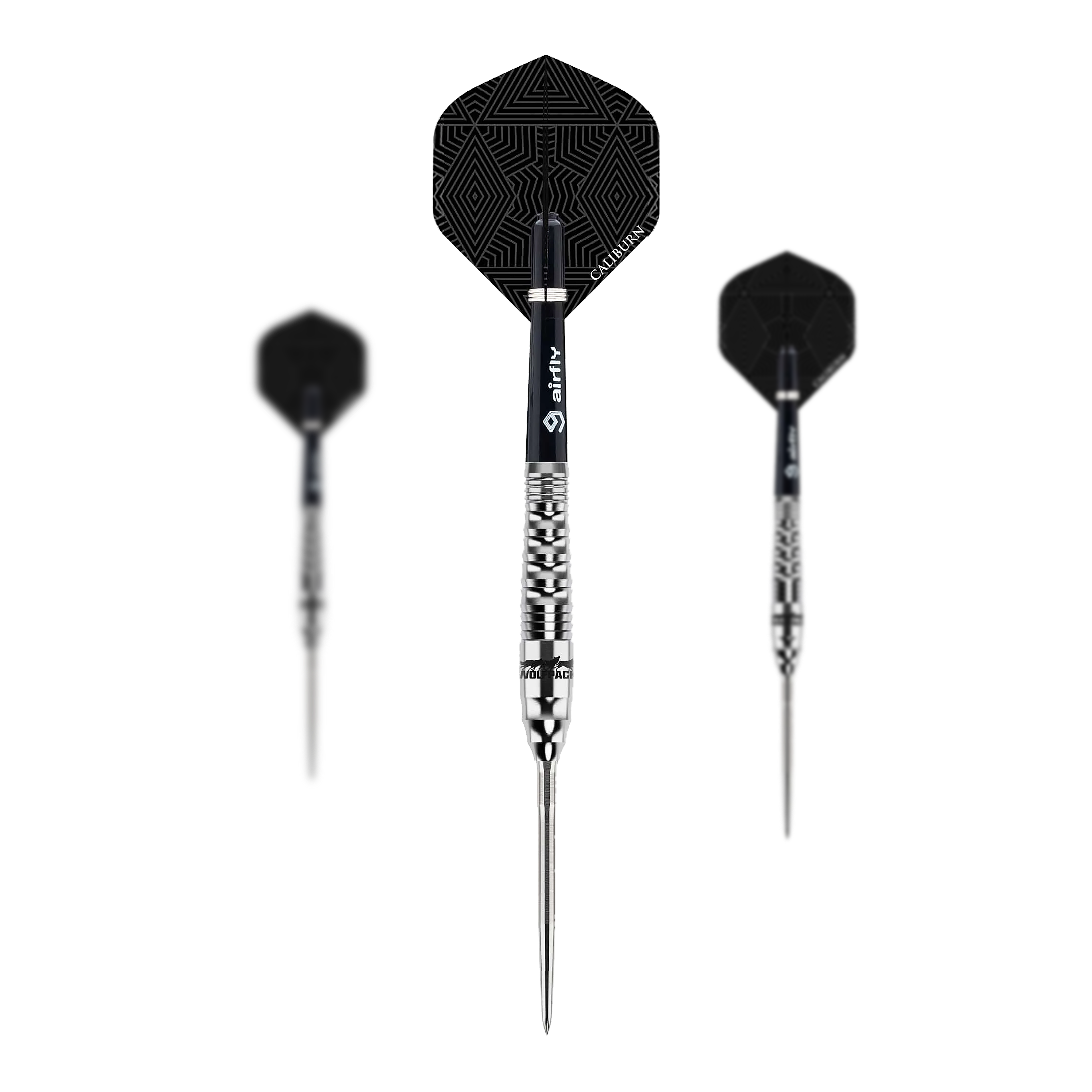 Caliburn Wolfpack W3 Steeldarts - 21 g Das Bild zeigt drei Steeldarts des Modells "Caliburn Wolfpack W3" mit einem Gewicht von 21g. Die Darts haben silberne Spitzen und Schäfte sowie schwarze Flights mit geometrischem Muster.