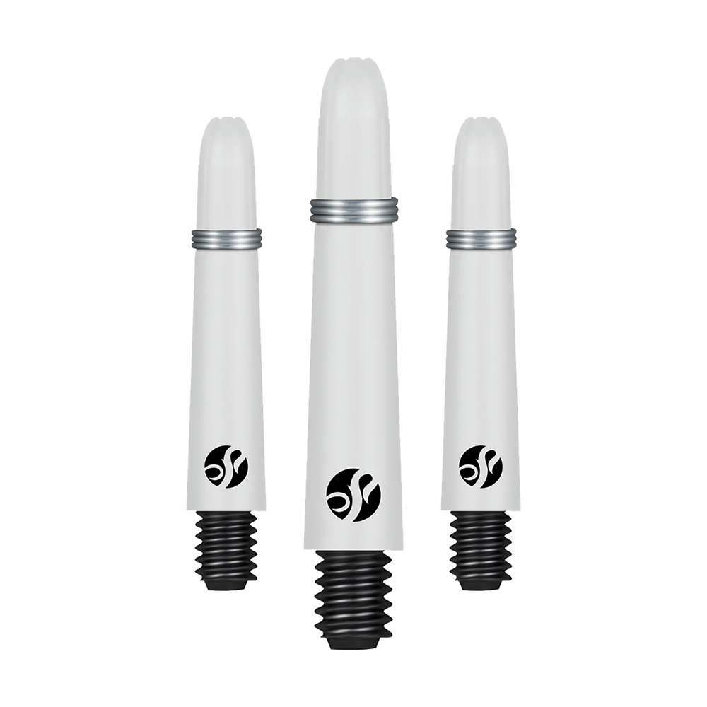 Shot Koi Carbon Shafts - Bianco Auf dem Bild sind drei weiße, spitz zulaufende Dart-Schäfte mit schwarzem Gewinde und silbernem Ring zu sehen. Jeder Schaft trägt ein schwarzes Logo in der Nähe des unteren Endes.