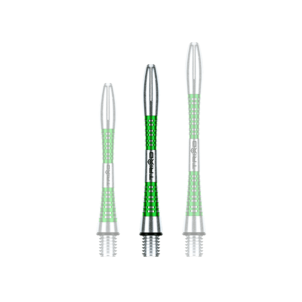 7013-403_Winmau_Triad_Aluminium_Shafts_Gr-n_41mm_1 Das Bild zeigt drei grüne Winmau Triad Aluminium Shafts in verschiedenen Längen. Die Shafts haben ein silbernes und grünes Design mit gerillter Oberfläche.