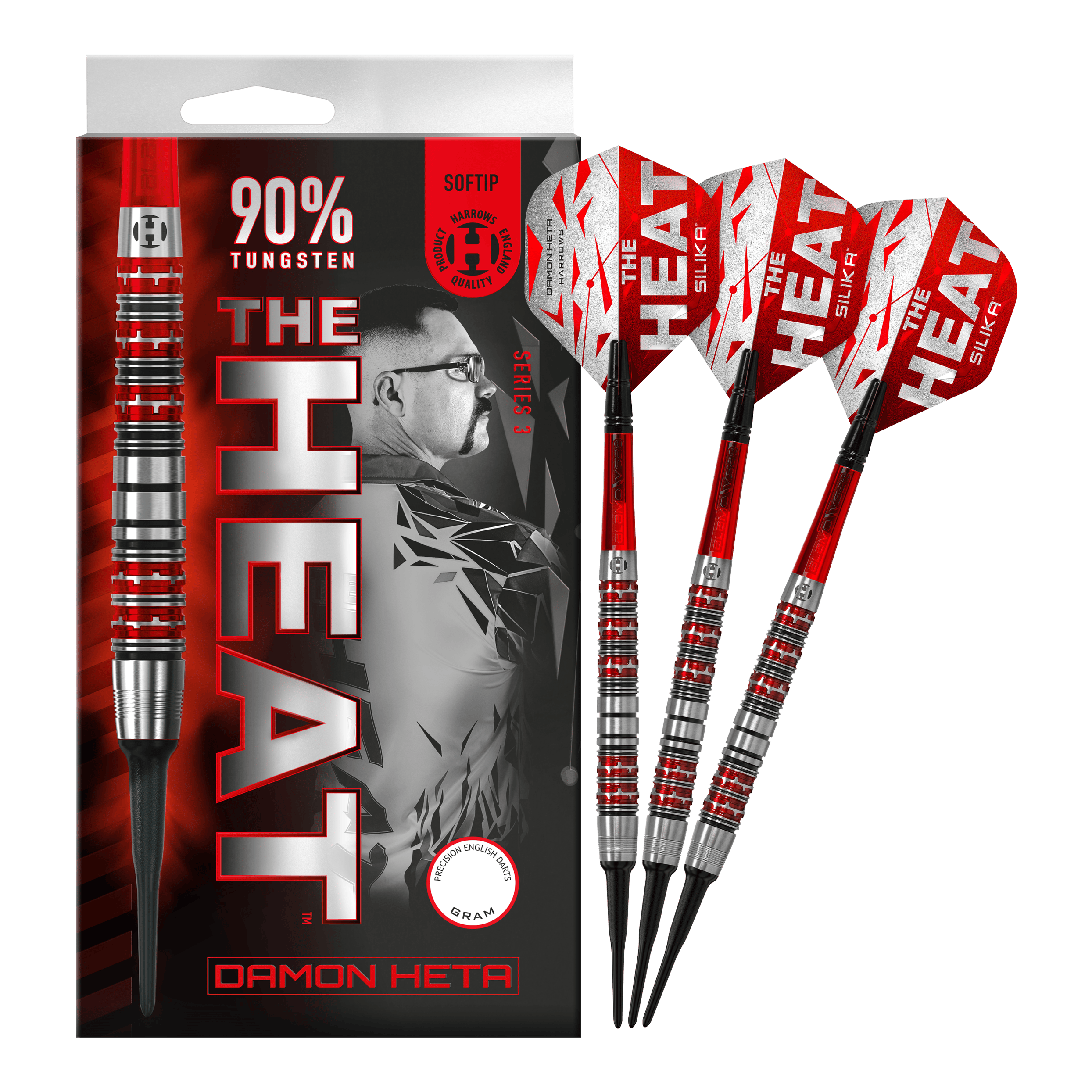 Das Bild zeigt eine Packung Harrows Damon Heta Series 3 Softdarts mit drei Darts daneben. Die Darts sind silber und rot, und auf der Verpackung steht "THE HEAT" sowie "90% Tungsten".