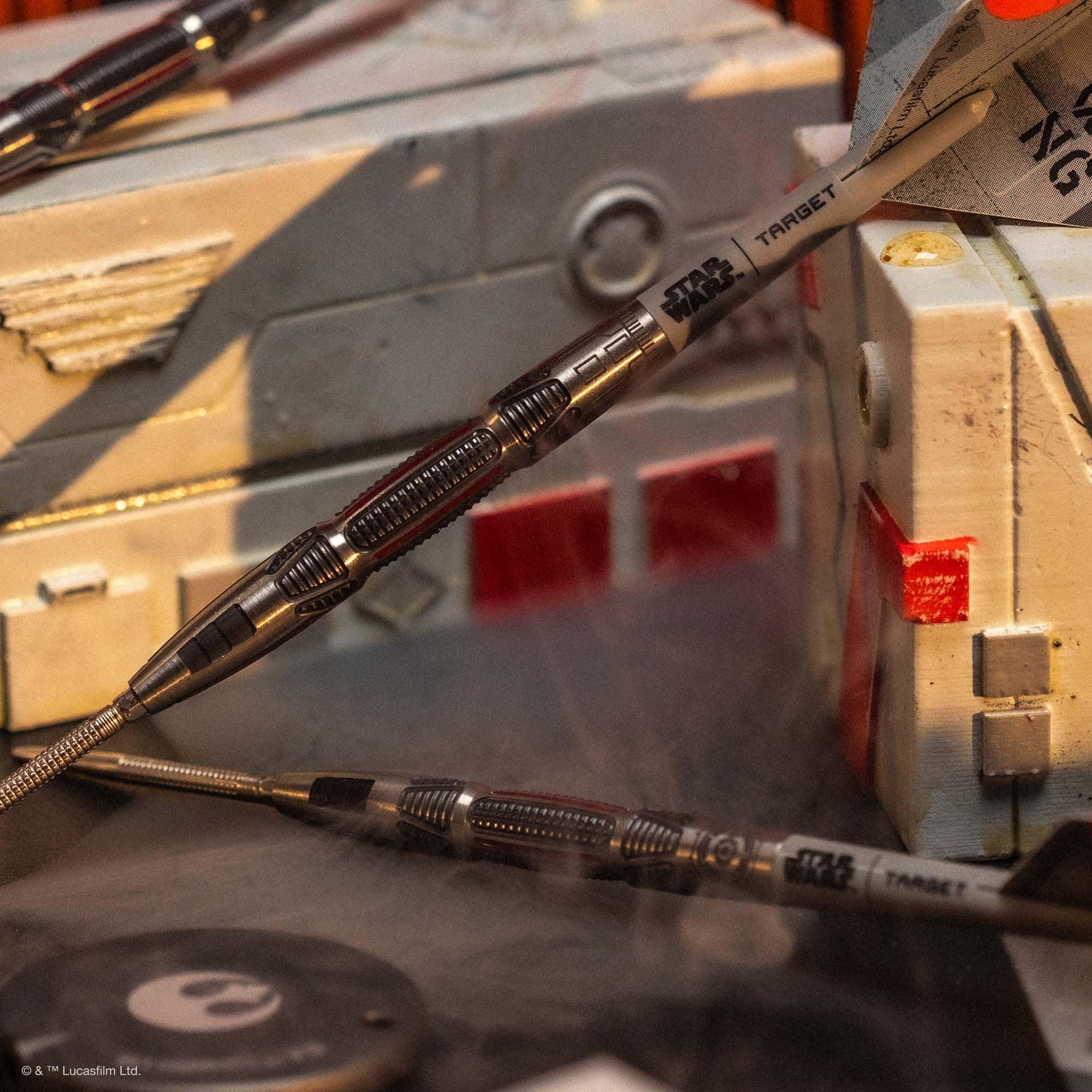 Freccette in acciaio con punta svizzera Target Star Wars X-Wing Das Bild zeigt die Target Star Wars X-Wing Swiss Point Steeldarts. Dieses Produkt hat ein spezielles Star Wars X-Wing Motiv.