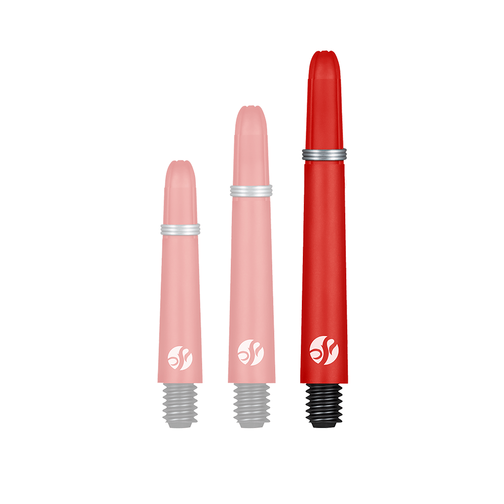 Shot Koi Carbon Shafts - Rosso Auf dem Bild sind drei rote Dartschäfte in verschiedenen Längen zu sehen. Sie haben schwarze Gewinde und einen silbernen Ring in der Mitte.