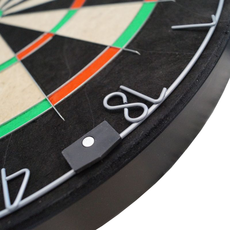 Set di freccette Karella BullOut con 2 set di freccette in acciaio Das Bild zeigt das Karella Dartboard BullOut Set inklusive zwei Sätzen Steeldarts. Dieses Set ist ideal für Dartspieler und enthält alles, was für den Start benötigt wird.