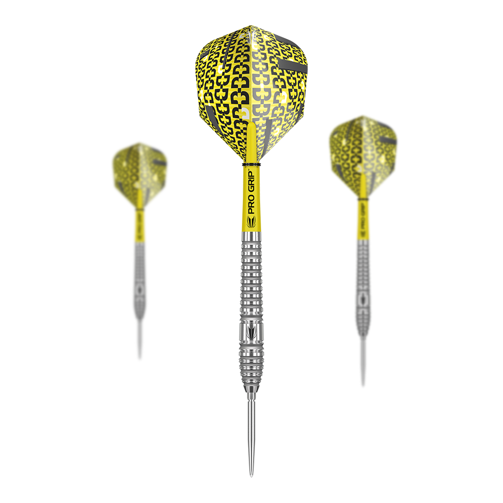 Target Bolide 03 freccette in acciaio Swiss Point Das Bild zeigt drei Target Bolide 03 Swiss Point Steeldarts mit gelb-schwarzen Flights und silbernen Barrels. Die Darts haben einen "Pro Grip"-Schaft und eine metallene Spitze.