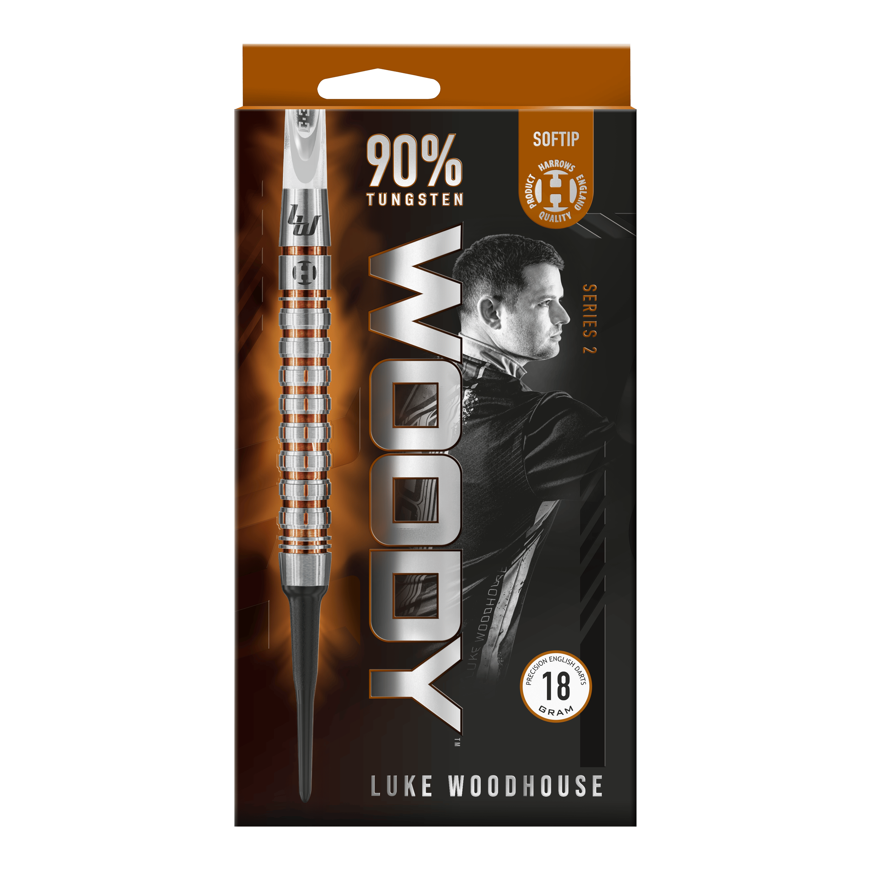 Freccette morbide Luke Woodhouse Series 2 di Harrow - 18 g Die Verpackung zeigt die Harrows Luke Woodhouse Series 2 Softdarts mit einem Gewicht von 18 Gramm. Auf der Vorderseite ist ein großes Bild eines Softdarts sowie das Porträt von Luke Woodhouse abgebildet.