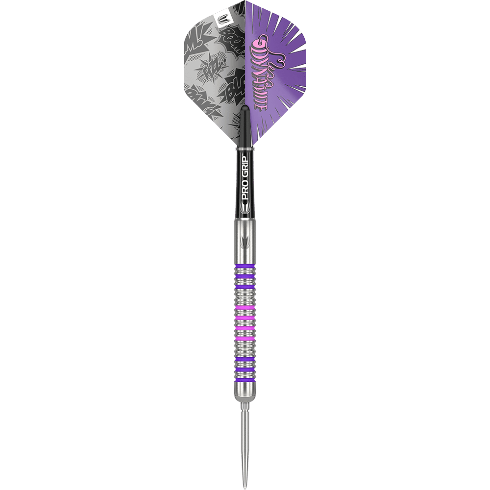 190221_Target_Elanor_Cairns_GEN1_Swiss_Point_Steeldarts_1GmihTg3VuN3IB Der abgebildete Dart ist der "Target Eleanor Cairns GEN1 Swiss Point Steeldart - 24g". Er besitzt ein auffälliges Design mit lila, silbernen und pinken Akzenten sowie einer gemusterten Flight.