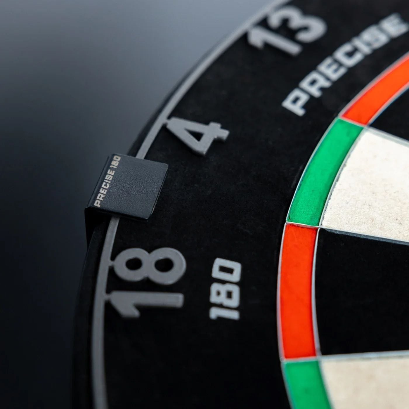 Das Bild zeigt das Produkt Precise 180 Magnethalter GEN2 - 4er Set. Es handelt sich um einen Satz Magnethalter für Darts in der GEN2-Version.
