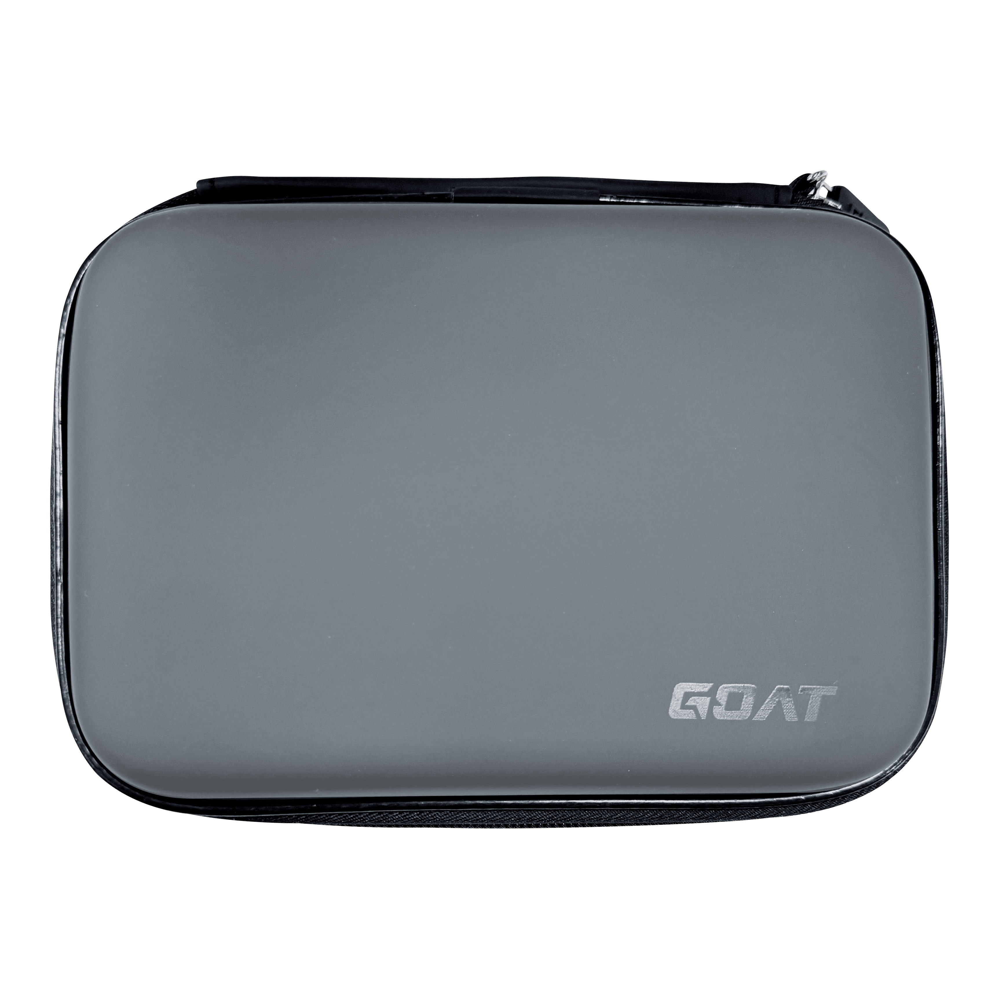 Auf dem Bild ist eine graue, rechteckige Tasche mit abgerundeten Ecken zu sehen. In der rechten unteren Ecke steht das Wort "GOAT".