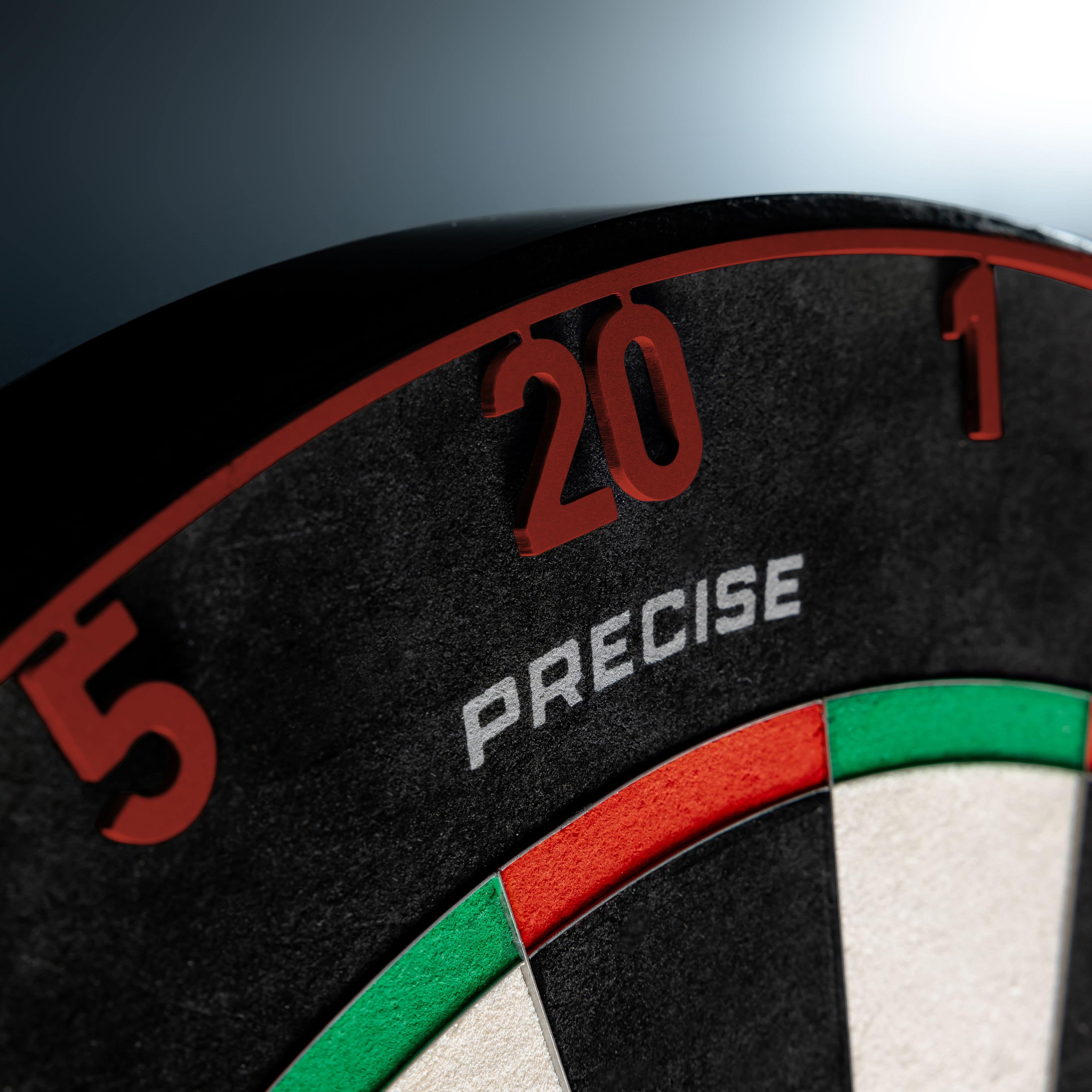 Bersaglio per freccette in acciaio Precise 180 Endorphine con anello numerato - Rosso sbiadito Das Precise 180 Endorphine Steeldartboard mit Nummernring in Faded Red ist zu sehen. Die Abbildung präsentiert das Produkt in kräftigen Farbtönen.