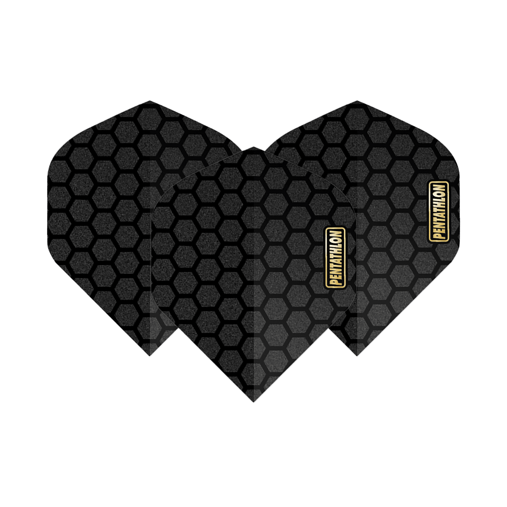 Voli Pentathlon RT Honeycomb Das Bild zeigt drei schwarze Dart-Flights mit Wabenmuster. Auf jedem Flight steht das Wort "Pentathlon" in einem gelben Rechteck.