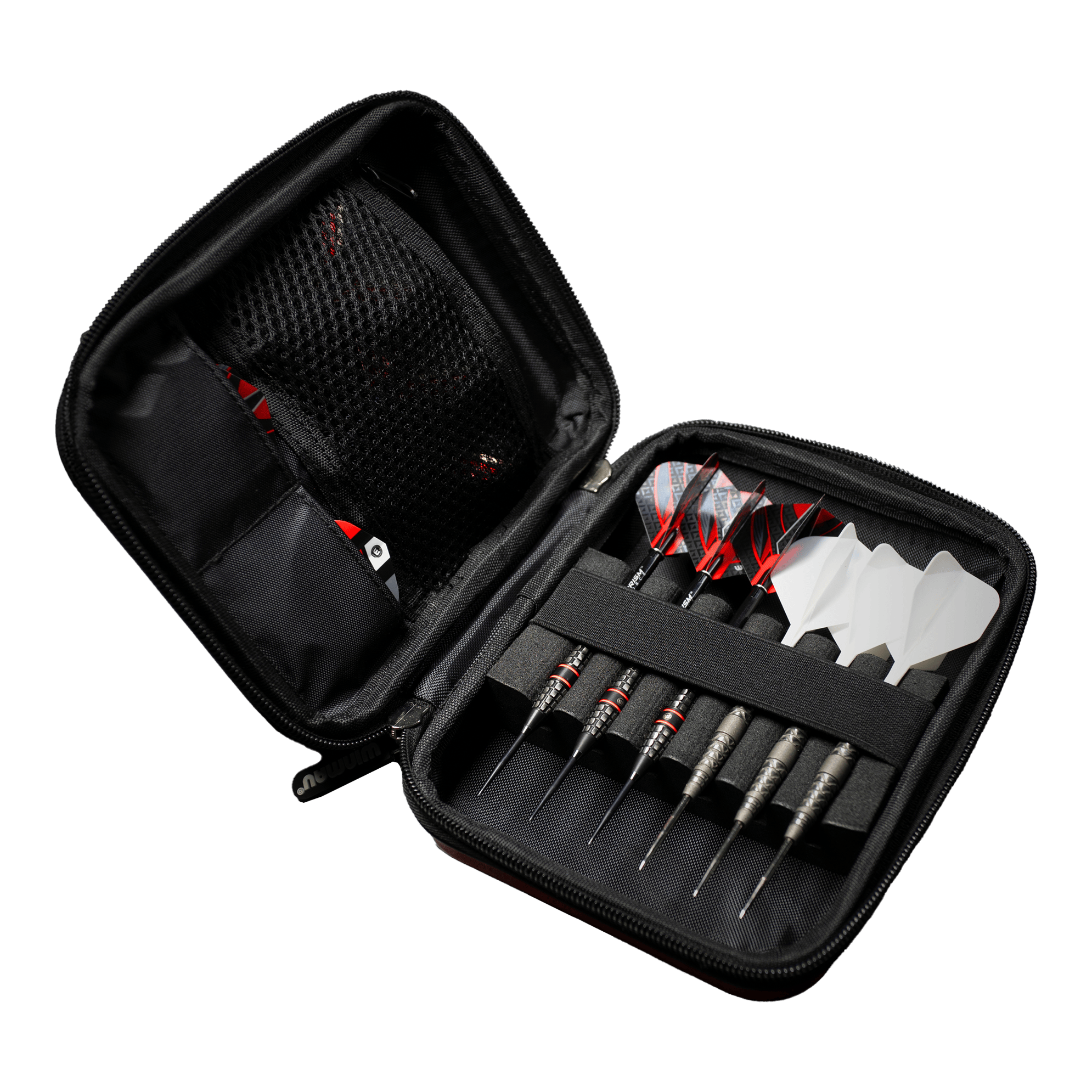 Portafoglio per freccette Winmau Armor G2 Das Bild zeigt ein geöffnetes Dart-Etui mit mehreren Darts und Ersatzflights. Die Darts und Zubehörteile sind ordentlich in dem schwarzen Etui einsortiert.