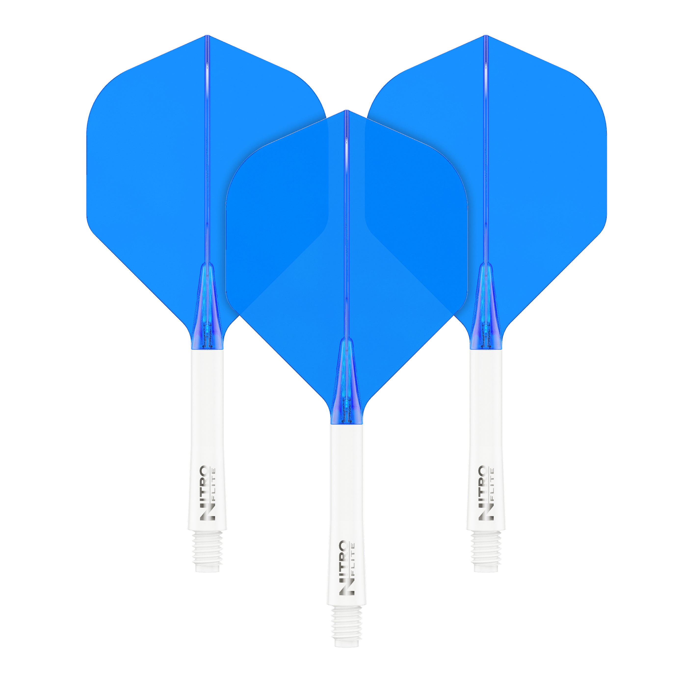 Das Bild zeigt drei blaue Dartflights mit weißen Schäften. Sie sind ordentlich nebeneinander angeordnet und heben sich deutlich vom schwarzen Hintergrund ab.