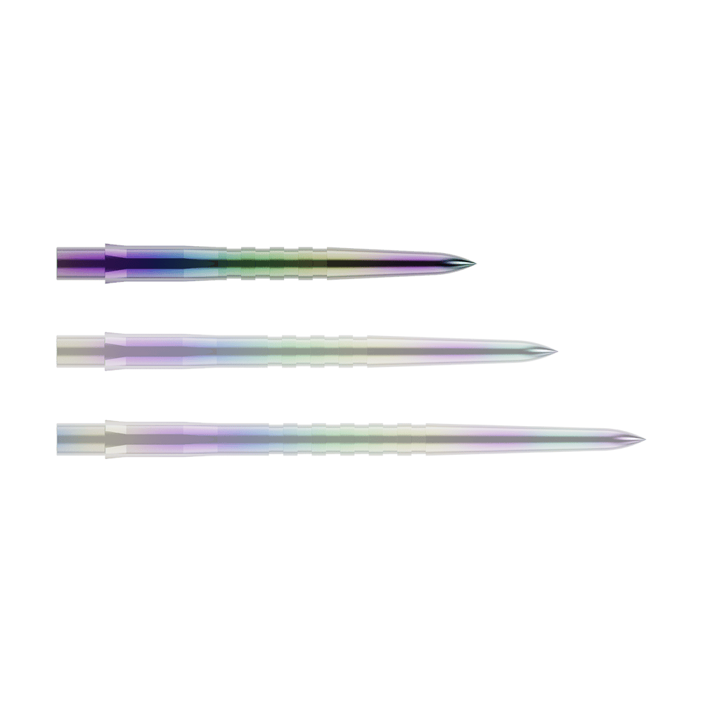 Punte per freccette Mission Caliburn EVO - Scanalate - Corallo Das Bild zeigt drei bunte, metallische Dartspitzen in einer Reihe. Sie haben eine glatte Oberfläche mit leichten Rillen und glänzen in verschiedenen Farben.