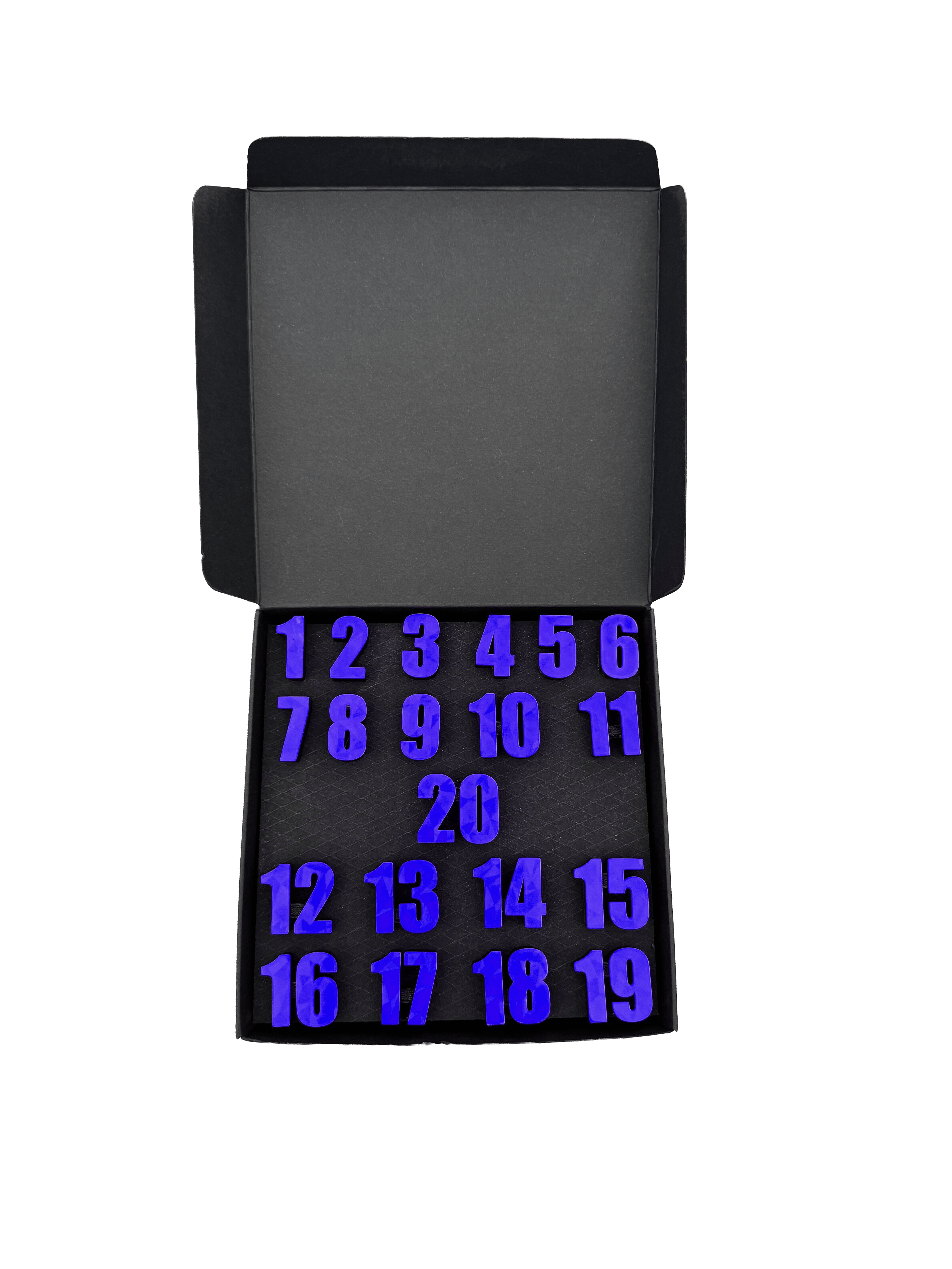 Anelli numerati per freccette McDart / Anello numerato classico Eine blaue Box ist auf dem Bild zu sehen. Das Produkt ist im klassischen Stil gestaltet.