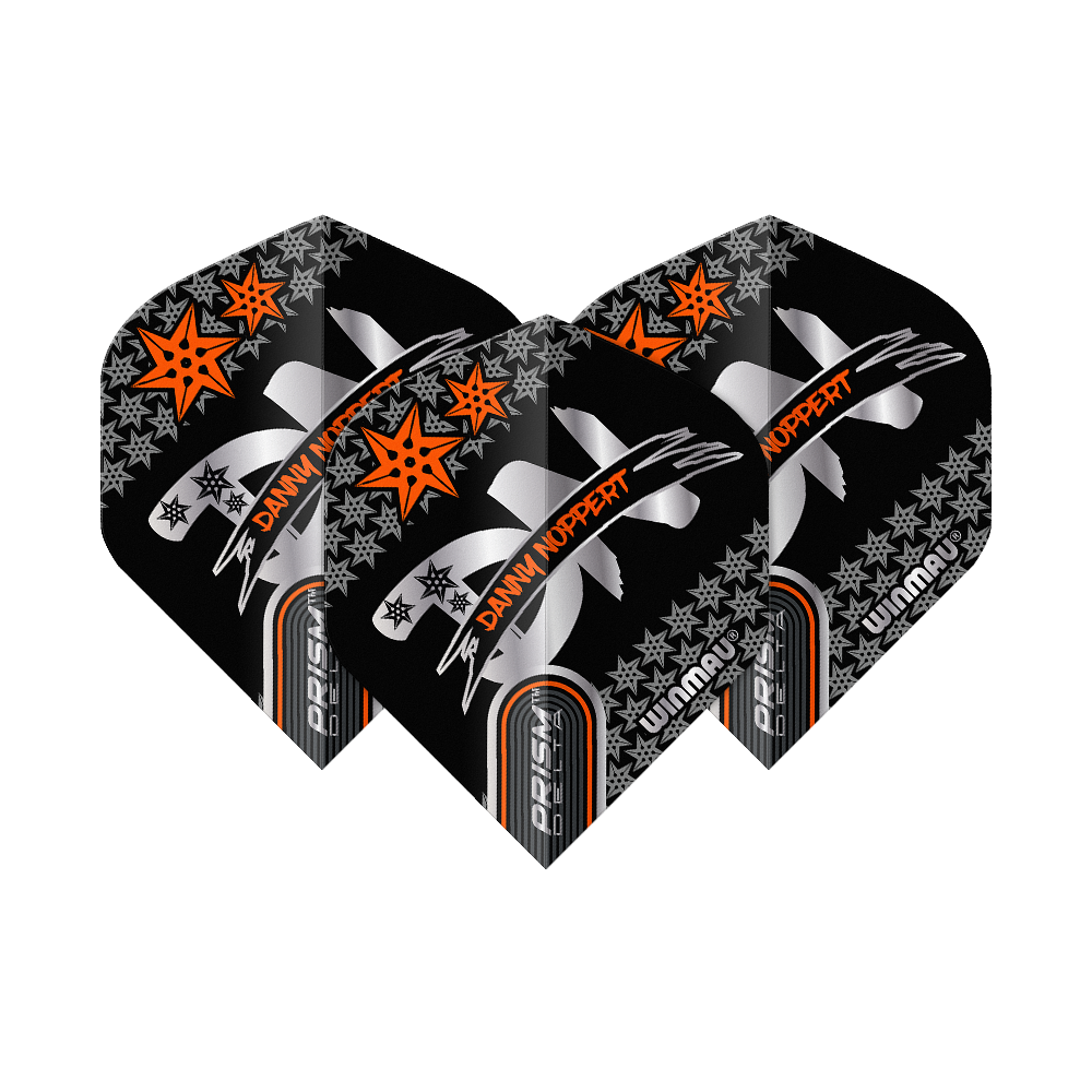 Voli standard Winmau Prism Delta Danny Noppert Black Signature No2 Das Bild zeigt drei schwarze Dartflights mit dem Aufdruck „Danny Noppert“ in Orange. Die Flights sind von der Marke Winmau und tragen das Modell „Prism Delta Signature No2 Standard“.